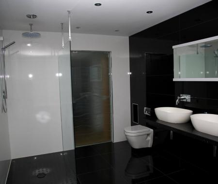 Master em-suite bathroom